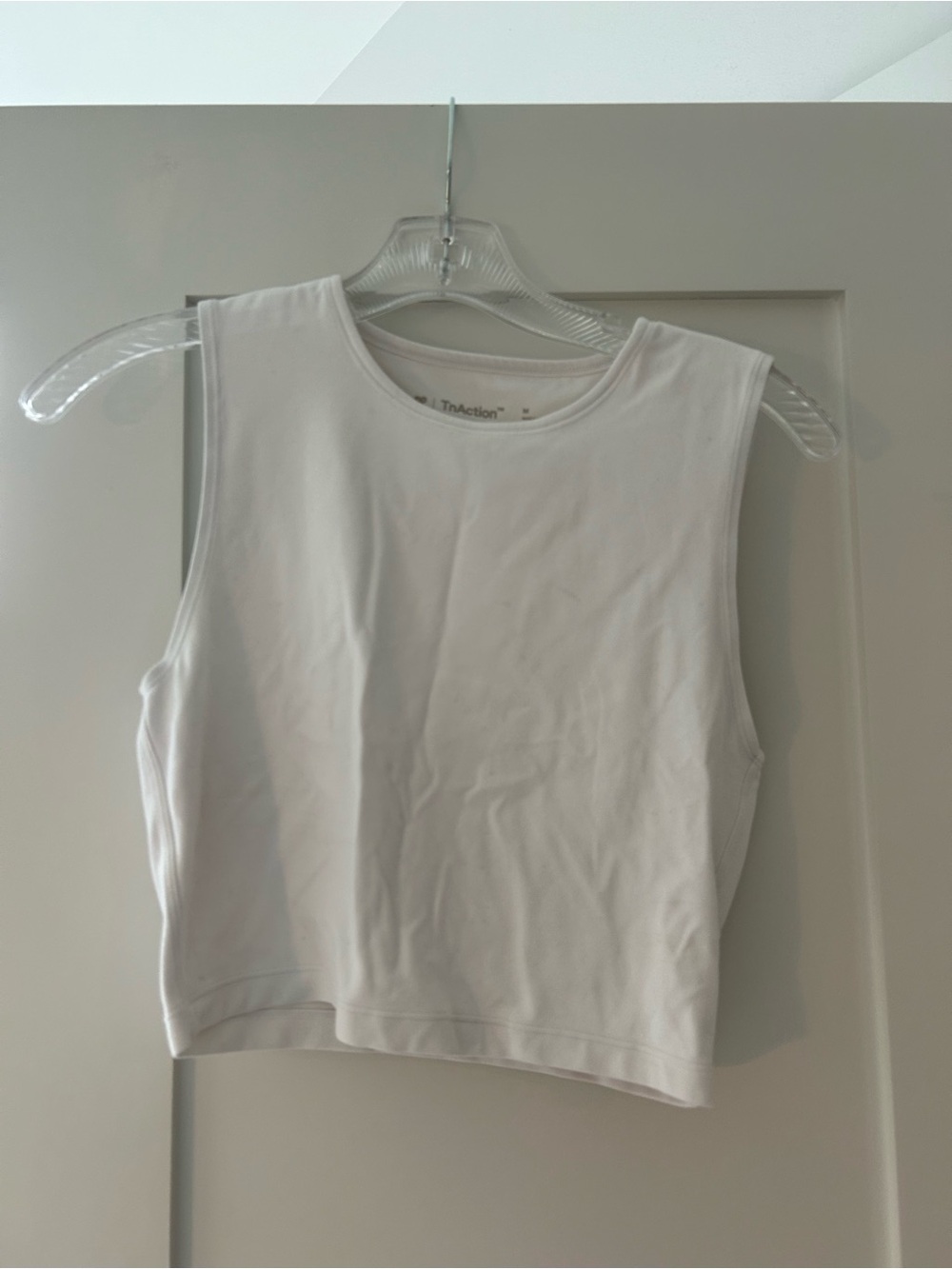 White Sleeveless athletic aritzia top